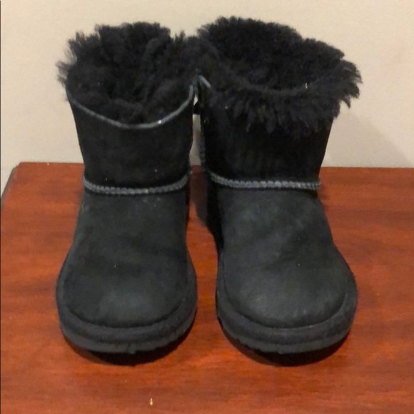 Little Girls Ugg boots - Picture 2 of 4